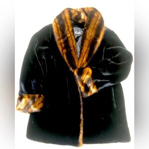 Regal VTG Faux Fur Coat Size Medium Snap Clasps Excellent Condition Made in USA